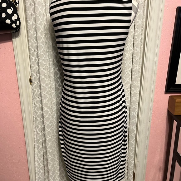 Dress - Picture 2 of 6